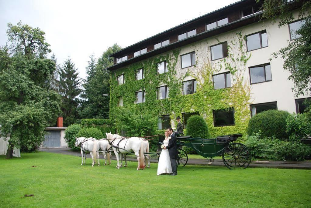 Hotel Brücklwirt Niklasdorf Exterior foto